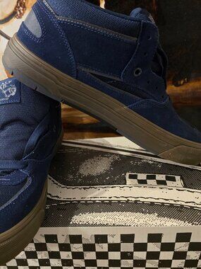 VANS Mens Half Cab Suede Skateboarding Shoes Navy Gum VN000D9ZNDG Size 10.5 NEW